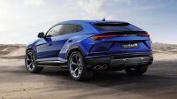 Lamborghini Urus je venku